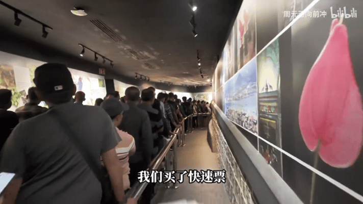 升旗山普通通道和快速通道上山排队对比
